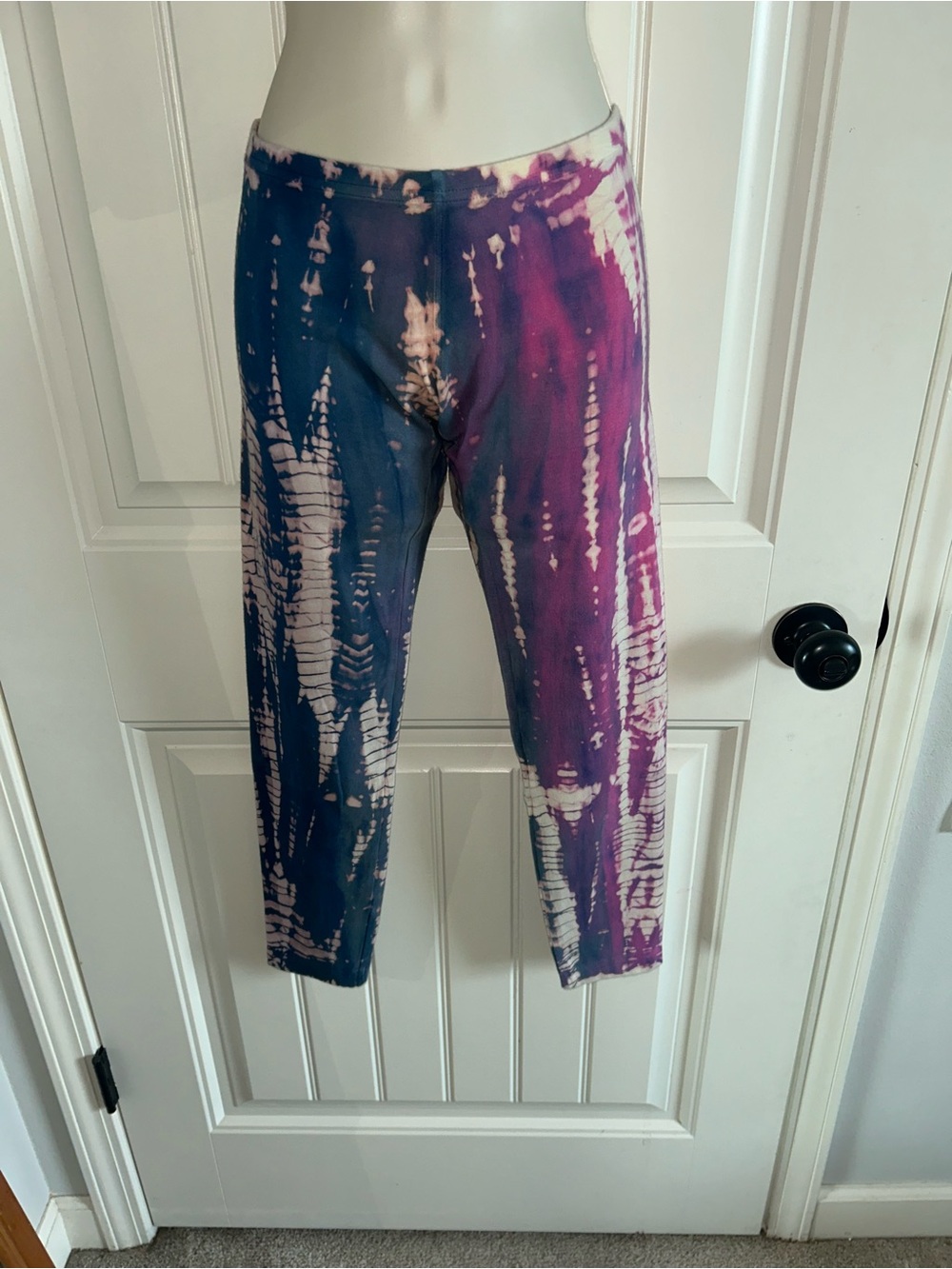 Hard Tail Tie-Dye Capri Leggings in Navy, Purple & Cream